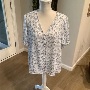 CeCe blue floral blouse NWT L